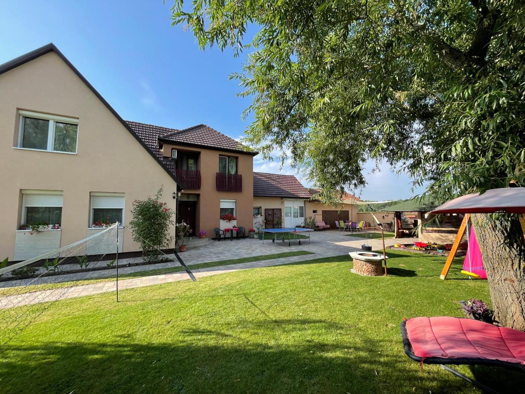 Linett Apartman Hajdúszoboszló Zewnętrze zdjęcie